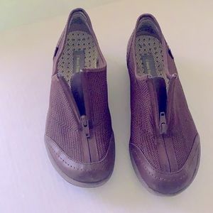 💥Bare Traps Slip-on Shoes- Size 8💥